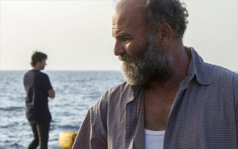 Παράθυρο στη Θάλασσα. Στη νέα δημιουργία του του Μιγκέλ Άνχελ Χιμένεθ, μια 55χρονη γυναίκα, αντιμέτωπη με μια δυσοίωνη πρόγνωση υγείας, κάνει ένα ταξίδι ζωής στα ελληνικά νησιά, παρέα με τις φίλες της, παρακούοντας τις συμβουλές της οικογένειας και των γιατρών της. Στη Νίσυρο θα βρει ομορφιά, γαλήνη και, τελικά, τον αληθινό έρωτα. Πολύ σύντομα θα κληθεί να πάρει σημαντικές αποφάσεις.
