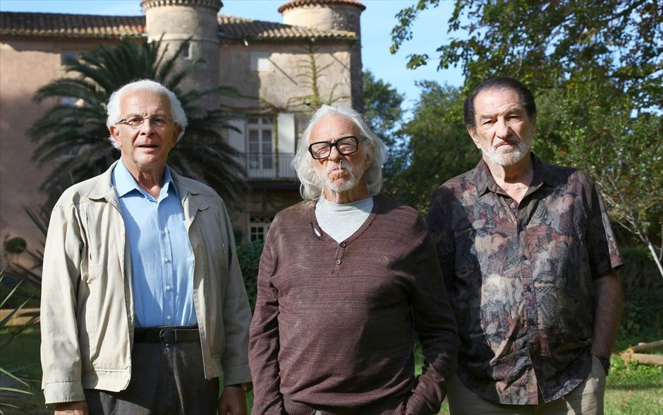 Νέοι Είστε και Φαίνεσθε. Στη γαλλική κωμωδία του Κριστόφ Ντιτιρόν, τρεις παιδικοί φίλοι, πλέον στα εβδομήντα τους, έχουν κατανοήσει πως τα γηρατειά είναι o μόνος τρόπος να αποφύγεις τον θάνατο. Και είναι αποφασισμένοι να διαβούν αυτό το κατώφλι με στιλ! Πραγματοποιούν ένα ξέφρενο ταξίδι, το οποίο τους φέρνει ξεκαρδιστικές ανατροπές, αδιανόητες παρεξηγήσεις και αστείες ατάκες, εμπνευσμένες από το επιτυχημένο εμπορικά κόμιξ «Les Vieux Fourneaux» (Βιλφρίντ Λουπανό & Πολ Κοέ), στο οποίο βασίζεται η ταινία.