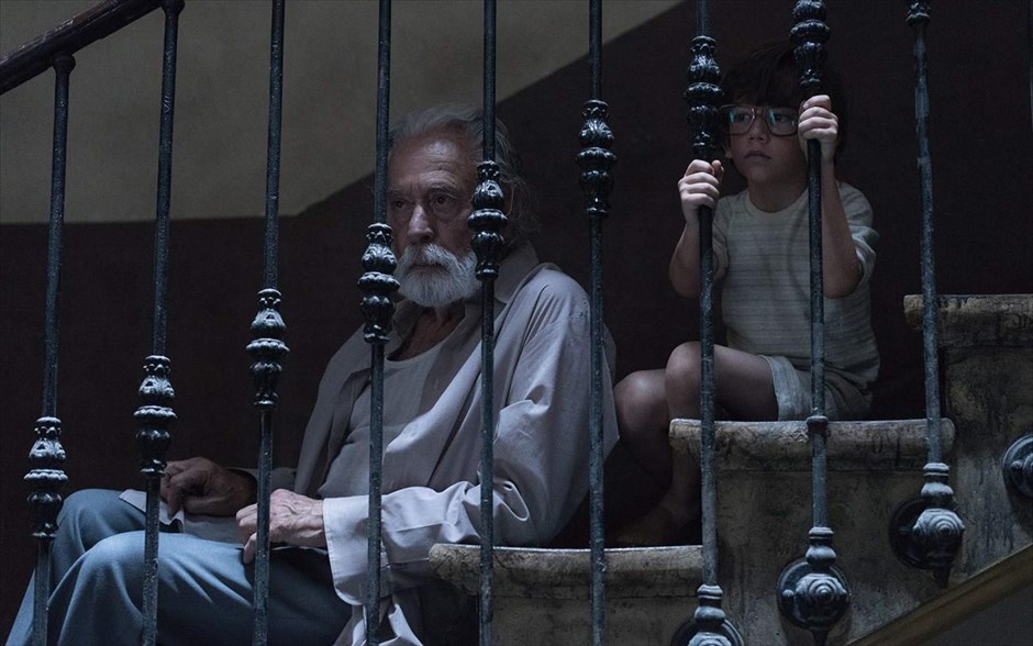 Οδός Μαλασάνια 32. Η ταινία του του Άλμπερτ Πίντο μάς μεταφέρει&nbsp;στα τέλη της δεκαετίας του ’70, όπου η οικογένεια Ολμέδο αγοράζει ένα παλιό διαμέρισμα στην Οδό Μαλασάνια 32, στη Μαδρίτη.&nbsp;