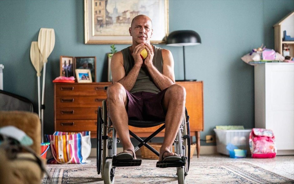 «Όχι Άλλο Καλοκαίρι». Στην ιταλική κωμωδία του Μάσιμο Βενιέρ πρωταγωνιστούν τρεις οικογένειες από διαφορετικά κοινωνικά υπόβαθρα και κουλτούρες που νοικιάζουν, κατά λάθος, το ίδιο εξοχικό σπίτι κατά την περίοδο των καλοκαιρινών διακοπών.