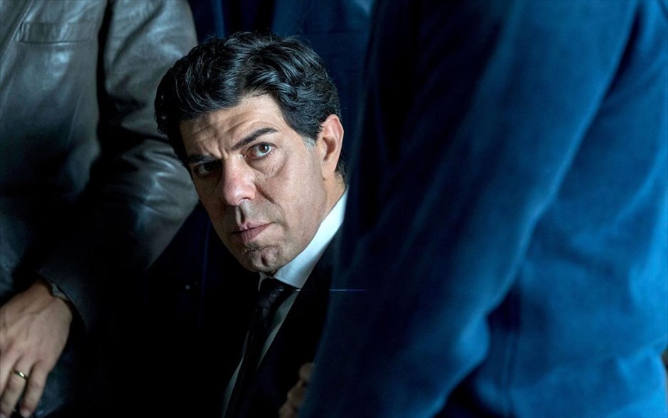 Ο Προδότης. Το γκανγκστερικό φιλμ, βασισμένο σε αληθινά γεγονότα, του Μάρκο Μπελόκιο μάς μεταφέρει στις αρχές της δεκαετίας του 1980, όπου ξέσπασε πόλεμος μεταξύ των αφεντικών της σικελικής μαφίας, γνωστής και ως Κόζα Νόστρα.