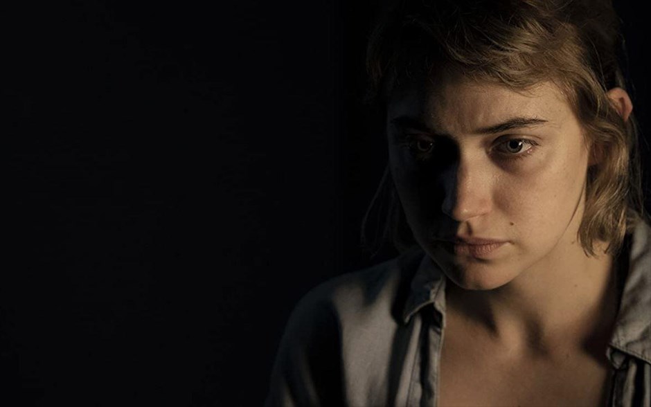 «Vivarium». Στο θρίλερ μυστηρίου του Λόρκαν Φίνεγκαν, που κέρδισε κοινό και κριτικούς στο πρόσφατο Φεστιβάλ Καννών, με τους Τζέσι Άιζενμπεργκ και Ίμοτζεν Πουτς, ένα νιόπαντρο ζευγάρι ψάχνει να βρει σπίτι να στεγάσει την ευτυχία του στα προάστια.