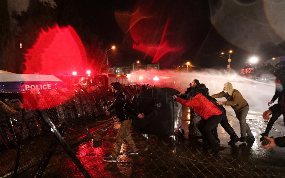 Νυχτερινές αντιστάσεις. Οι υποστηρικτές της αντιπολίτευσης διαμαρτύρονται για τα αποτελέσματα κοινοβουλευτικών εκλογών στην Τιφλίδα, Γεωργία