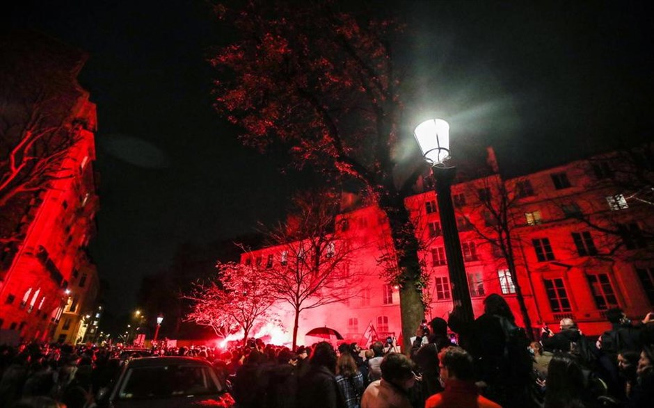 Διαμαρτυρία εναντίον νομοσχεδίου στο Παρίσι. Συγκέντρωση με αίτημα την απόσυρση νομοσχεδίου, που θα απαγορεύει την λήψη φωτογραφιών&nbsp;αστυνομικών&nbsp; σε υπηρεσία,στην Γαλλία