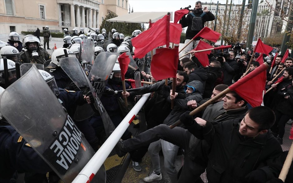 POY 2020. Επεισόδια μεταξύ φοιτητών και αστυνομίας, μετά το τέλος πορείας εκπαιδευτικών στην Αθήνα