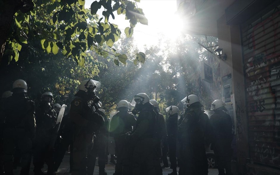 POY 2020. Έφοδος αστυνομικών σε πολυκατοικία στα Εξάρχεια κατά την διάρκεια της 12ης επετείου απο την δολοφονία του μαθητή Αλέξη Γρηγορόπουλου