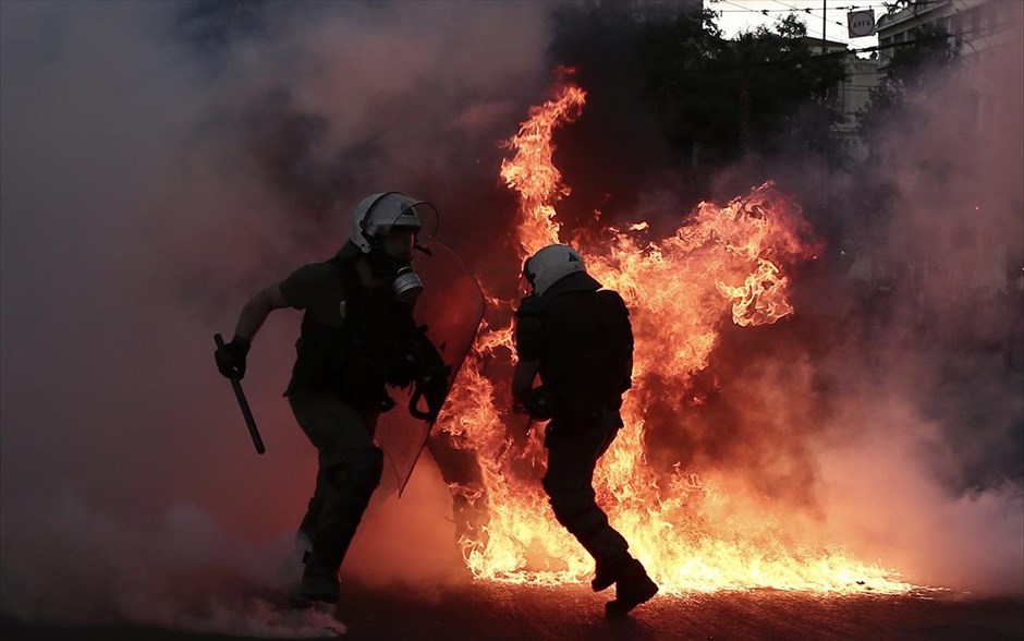 POY 2020. Συγκρούσεις με την αστυνομία μετά την πορεία ενάντια στην απαγόρευση των διαδηλώσεων