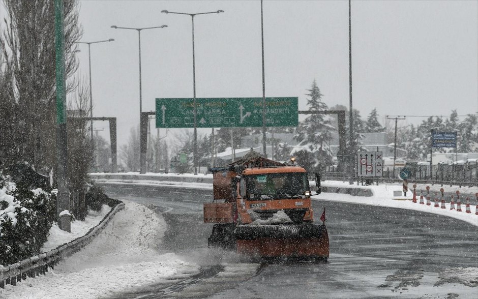 Χιόνι- χιονόπτωση- καιρός- κρύο- Εθνική Οδός Αθηνών- Λαμίας. 