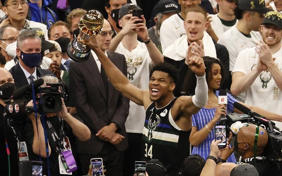 POY 2021. MVP και πρωταθλητής NBA ο Γιάννης Αντετοκούνμπο μετά από συγκλονιστική εμφάνιση στον 6ο τελικό.