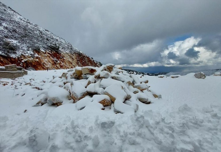 Χιόνια - Νάξος - Ελπίς. Χιονισμένο τοπίο στη Νάξο  