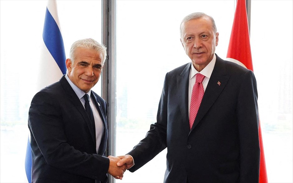 «Μεγάλες» συναντήσεις. Την πρώτη του συνάντηση με Ισραηλινό πρωθυπουργό, εδώ και πάνω από μία δεκαετία είχε χθες ο Τούρκος πρόεδρος Ρετζέπ Ταγίπ Ερντογάν.  Ο πρόεδρος της Τουρκίας συναντήθηκε την Τρίτη με τον Γιαΐρ Λαπίντ, στο περιθώριο της 77ης Γενικής Συνέλευσης του ΟΗΕ στη Νέα Υόρκη, έναν μήνα μετά την αποκατάσταση των διπλωματικών σχέσεων των κρατών τους.