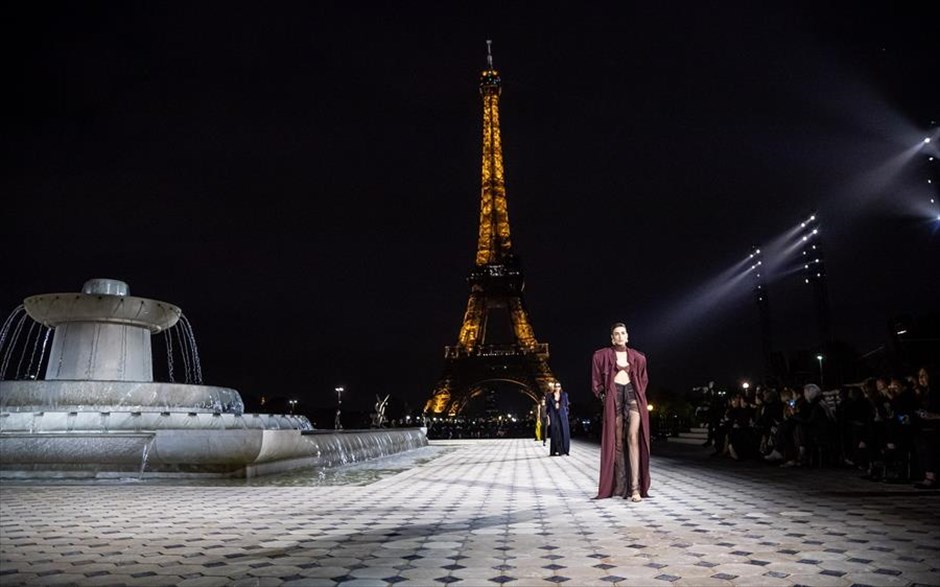Μόδα στην «Πόλη του Φωτός». Στιγμιότυπο από την Εβδομάδα Μόδας του Παρισιού.