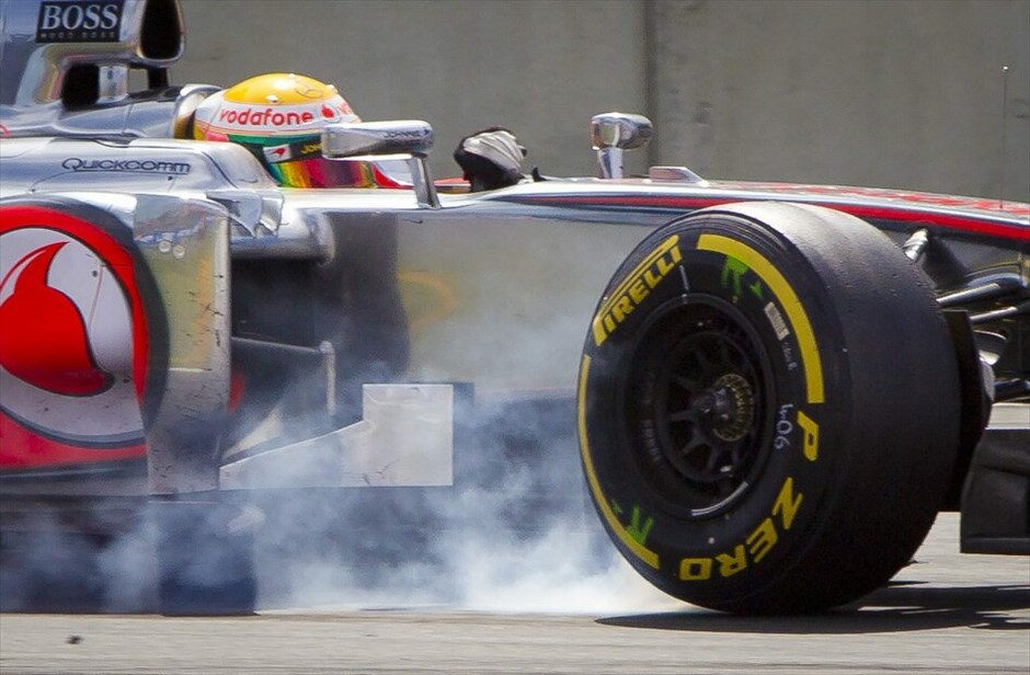 F1: Ανασκόπηση του 2012 #13. Το θρίλερ του διαφορετικού νικητή σε κάθε αγώνα συνεχίστηκε και στον Καναδά, έβδομο GP της χρονιάς. Αυτή τη φορά ήταν ο Λιούις Χάμιλτον εκείνος που ανέβηκε στο υψηλότερο σκαλί του βάθρου, πετυχαίνοντας την πρώτη του εφετινή νίκη και τρίτη συνολικά στο συγκεκριμένο Grand Prix. Παράλληλα, ο Βρετανός πέρασε και στην κορυφή της κατάταξης με δυο βαθμούς διαφορά από τον δεύτερο Αλόνσο. Στο πόντιουμ ανέβηκαν επίσης ο Romain Grosjean (Lotus – Renault) και ο Sergio Perez (Sauber – Ferrari), οι οποίοι εκμεταλλεύτηκαν τη στρατηγική των ομάδων τους.