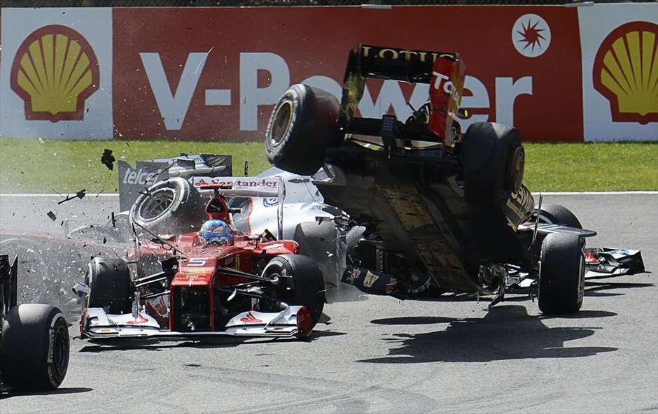F1: Ανασκόπηση του 2012 #22. Ο Τζένσον Μπάτον της McLaren κατέκτησε μία δεύτερη νίκη για φέτος στο βελγικό Grand Prix, υιοθετώντας στρατηγική ενός pit stop και κάνοντας άριστη διαχείριση των ελαστικών του. Εκείνο όμως το σημείο που σημάδεψε τον αγώνα ήταν το πολύ άσχημο ατύχημα στην εκκίνηση, στο οποίο ενεπλάκησαν οι Φερνάντο Αλόνσο, Ρομάν Γκροσεάν και Λιούις Χάμιλτον χωρίς ευτυχώς να τραυματιστούν. Αναγκάστηκαν, όμως, να εγκαταλείψουν.