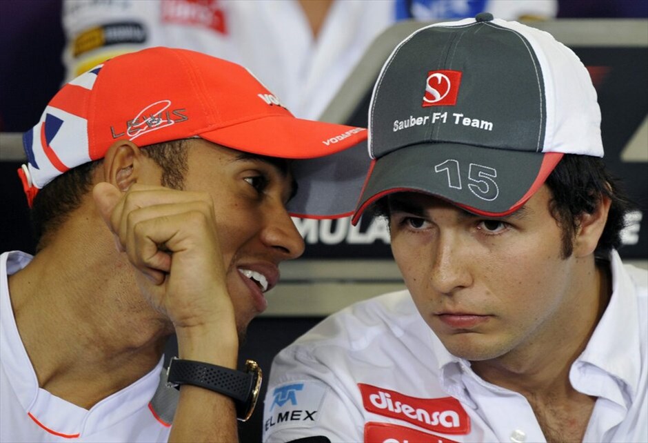 F1: Ανασκόπηση του 2012 #25. Ραγδαίες ήταν οι εξελίξεις στα μεταγραφικά στα τέλη Σεπτεμβρίου. Την ίδια ημέρα η McLaren ανακοίνωσε τη συμφωνία με τον Σέρζιο Πέρεθ, ο οποίος υπέγραψε πολευτές συμβόλαιο, αντικαθιστώντας τον Λιούις Χάμιλτον. Λίγο αργότερα, επιβεβειώθηκε η φήμη μετακίνησης του πρώην παγκόμσιου πρωταθλητή στην Mercedes. Αυτή είναι η πρώτη μεταγραφή του Χάμιλτον στην καριέρα του καθώς όλα αυτά τα χρόνια ανήκε στο δυναμικό της McLaren.