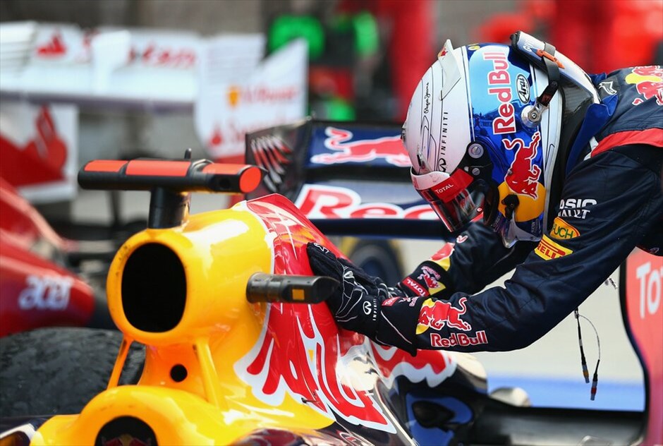 F1: Ανασκόπηση του 2012 #29. Η υπεροχή της Red Bull στην πίστα της Γέονγκαμ της καθολική. Για πρώτη φορά εφέτος τερμάτισε στις δύο πρώτες θέσεις με τον Σεμπάστιαν Φέτελ να παίρνει μία εύκολη νίκη και να κάνει τη μεγάλη ανατροπή στο πρωτάθλημα, εκθρονίζοντας από την κορυφή της κατάταξης τον Φερνάντο Αλόνσο. Παράλληλα, κατάφερε να προηγείται του Ισπανού που έμεινε στη Νότια Κορέα τρίτος, πίσω από τον Γουέμπερ, με έξι βαθμούς. RED BULL F1/