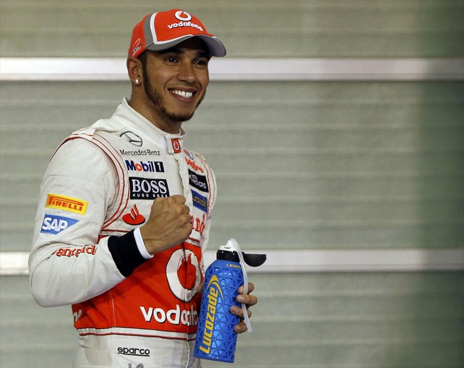 F1: Ανασκόπηση του 2012 #36. Ο Λιούις Χάμιλτον χάλασε τα σχέδια της Red Bull για χαρές και πανηγύρια στο Οστιν. Η Αυστριακή ομάδα έφυγε από την Αμερική εξασφαλίζοντας τον τρίτο συνεχόμενο τίτλο στους κατασκευαστές, αλλά ήλπιζε ότι θα τον συνδύαζε και την πρωτιά στους οδηγούς καθώς μία πιθανή νίκη του Φέτελ στο Οστιν, ίσως και να του χάρισε τον τρίτο συνεχόμενο τίτλο. Εμπόδιο στα όνειρα της Red Bull και του νεαρού Γερμανού στάθηκε τελικά ο Λιούις Χάμιλτον που κατάφερε να πάρει τη νίκη και να την πανηγυρίσει μάλιστα έξαλλα καθώς καταγράφηκε ως ο πρώτος νικητής του Αμερικανικού GP.