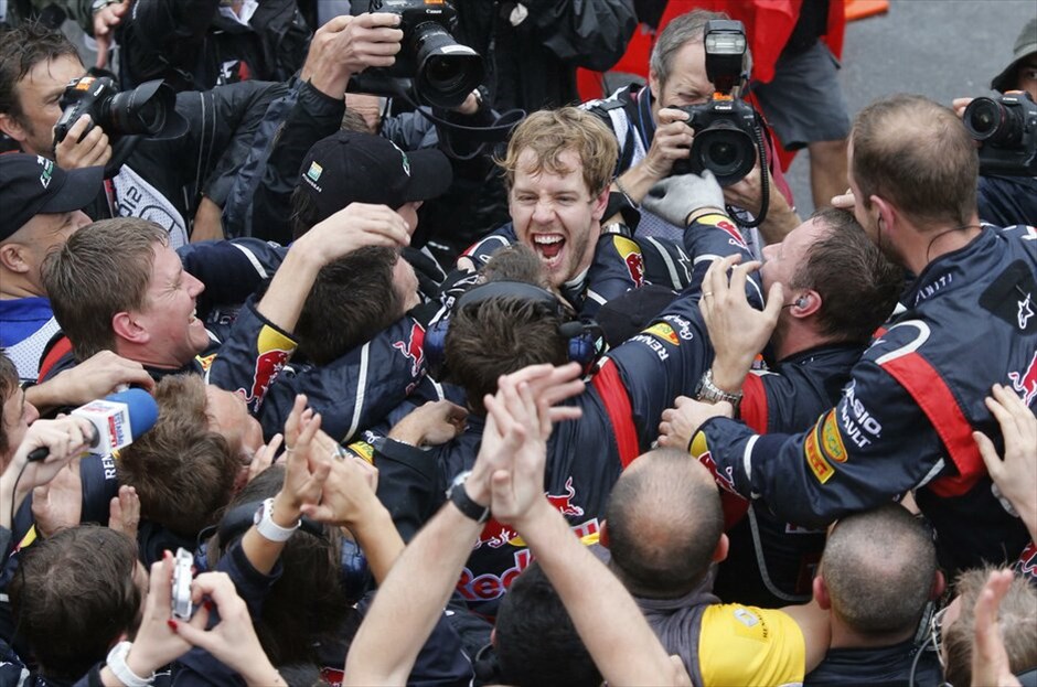 F1: Ανασκόπηση του 2012 #41. Μερικές ημέρες μετά τον τελευταίο αγώνα στην Βραζιλία, είχε ανακύψει θέμα με το αν η προσπέραση του Σεμπαστιαν Φέτελ στον Ζαν-Ερίκ Βερνιέ είχε γίνει υπό καθεστώς κίτρινης σημαίας, κάτι που απαγορεύεται και τιμωρείται από τους κανονισμούς. Aν ίσχυε κάτι τέτοιο, τότε ο Φέτελ θα δεχόταν ποινή 20 δευτερολέπτων από τους αγωνοδίκες, γεγονός που τον ρίχνει αυτομάτως στην όγδοη θέση του αγώνα και χαρίζει το πρωτάθλημα στον Φερνάντο Αλόνσο, με μόλις έναν βαθμό διαφορά. Η Ferrari ζήτησε σχετικές διευκρινίσεις από την FIA για το θέμα, αλλά η Παγκόσμια Ομοσπονδία θεώρησε ότι η προσπέραση του νεαρού Γερμανού ήταν καθ