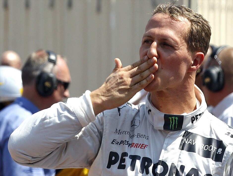 Μίκαελ Σουμάχερ: Στο πάνθεον των θρύλων της Formula 1 #1. Για δεύτερη φορά στην καριέρα του ο Μίκαελ Σουμάχερ αποφάσισε να πει «αντίο», οριστικό όπως φαίνεται, στην Formula 1, το άθλημα που υπεραγαπά και τον ανέδειξε. Είναι άλλωστε ένας από τους πιο επιτυχημένους πιλότους στον χώρο, με ρεκόρ που όπως φαίνεται, θα χρειαστούν πολλά χρόνια μέχρι να καταρριφθούν. Τα επτά παγκόσμια πρωταθλήματα και οι 91 νίκες μόνο, αποτελούν στόχοι για πολλούς φερέλπιδες οδηγούς, οι οποίοι ονειρεύονται να πετύχουν έστω και στο ελάχιστο, όσα κατάφερε ο πολύ ικανός Γερμανός πιλότος.
