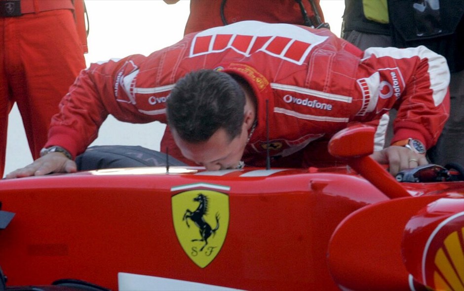 Μίκαελ Σουμάχερ: Στο πάνθεον των θρύλων της Formula 1 #18. Επειτα από δέκα χρόνια στη Ferrari και επτά παγκόσμια πρωταθλήματα μαζί με 91 νίκες, ο Μίκαελ Σουμάχερ αποφάσισε να αποσυρθεί από την ενεργό δράση. Δεν κατάφερε ωστόσο να φύγει με έναν ακόμη τίτλο καθώς ηττήθηκε από τον Φερνάντο Αλόνσο.