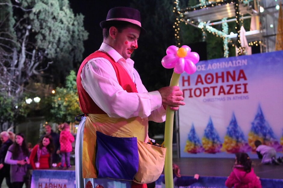 Χριστουγεννιάτικες στιγμές από όλον τον κόσμο #42. Χριστουγεννιάτικη ατμόσφαιρα στο Σύνταγμα.