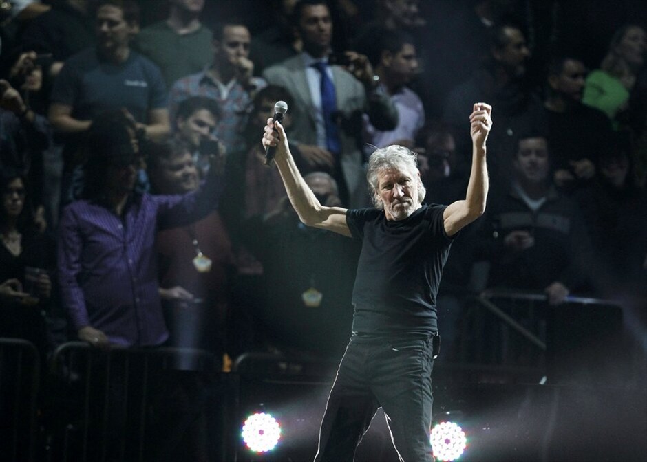 Νέα Υόρκη: Συναυλία για τα θύματα του κυκλώνα «Σάντι» #5. Ο Ρότζερ Γουότερς, πρώην μπασίστας των Pink Floyd, συμμετείχε κι αυτός στη συναυλία.