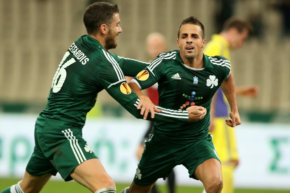 Europa League: Παναθηναϊκός - Μάριμπορ 1-0 #7. Πανηγυρισμοί του «χρυσού» σκόρερ του Παναθηναϊκού με τους συμπαίκτες του.