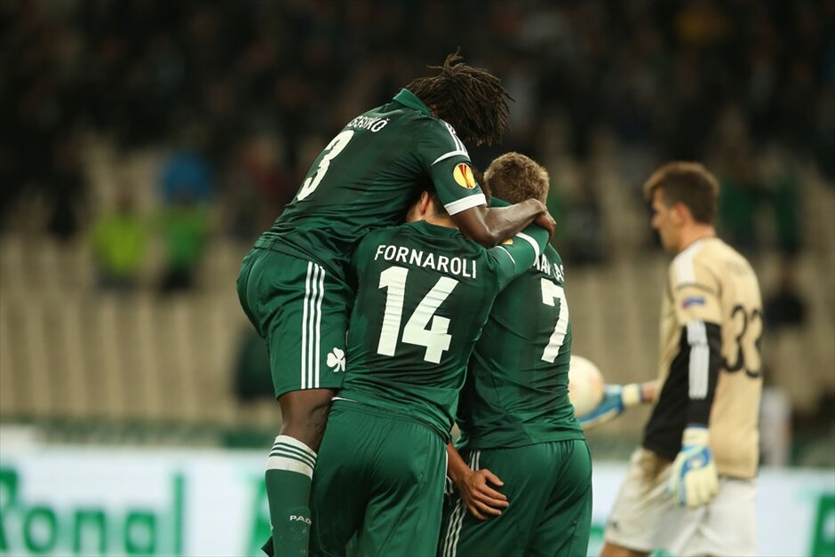 Europa League: Παναθηναϊκός - Μάριμπορ 1-0 #8. Πανηγυρισμοί του «χρυσού» σκόρερ του Παναθηναϊκού με τους συμπαίκτες του.