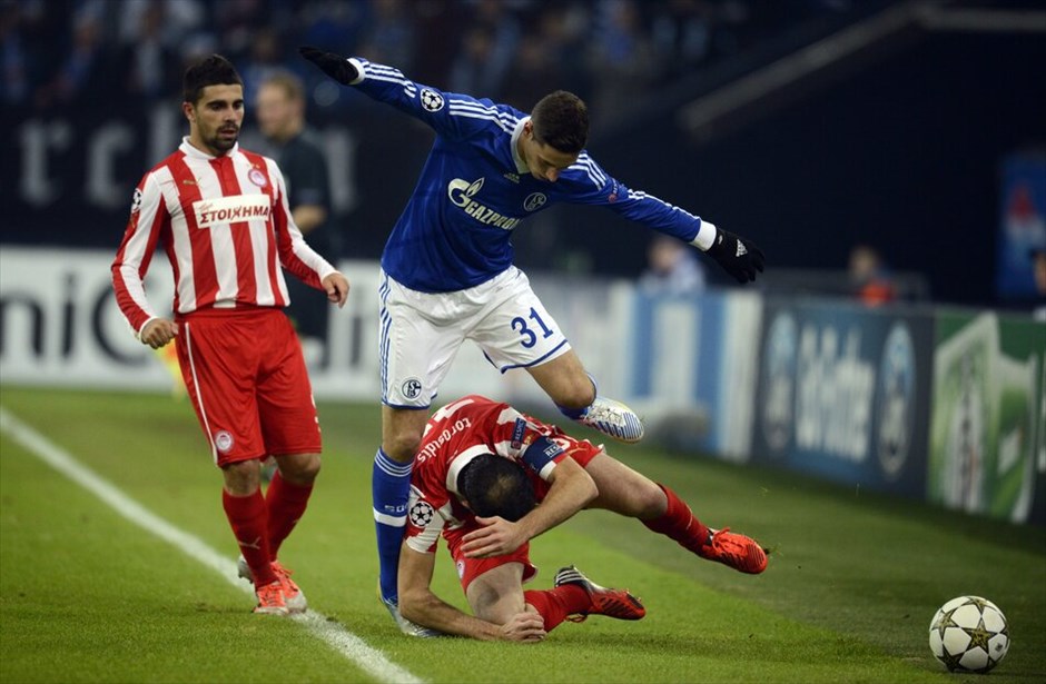 Champions League: Σάλκε - Ολυμπιακός 1-0 #11. Φάση από τον αγώνα με πρωταγωνιστές του Ντράξλερ - Τοροσίδη.