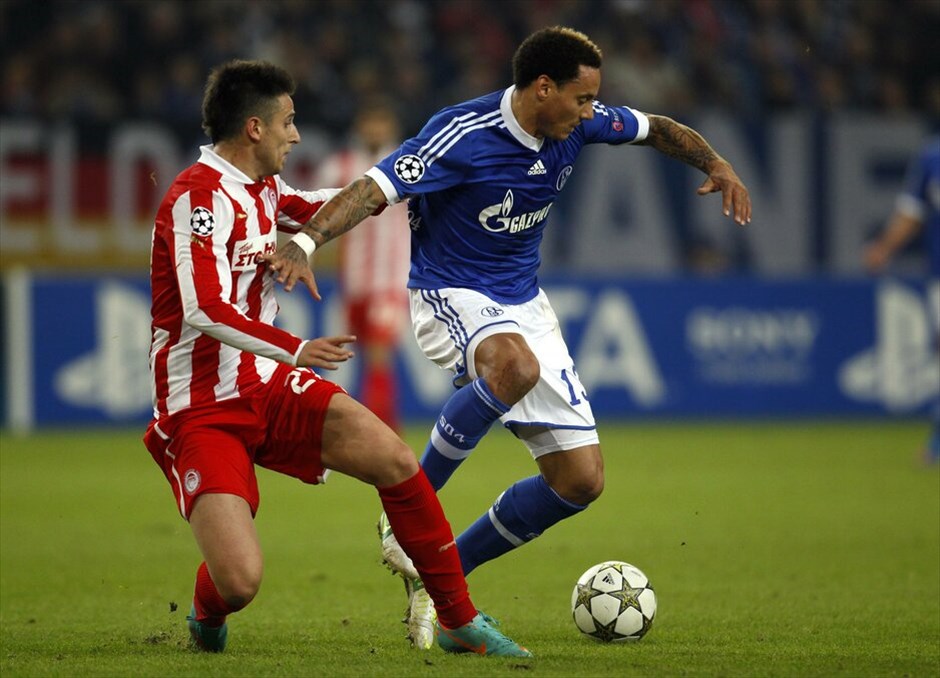 Champions League: Σάλκε - Ολυμπιακός 1-0 #18. Μαρκάρισμα του Γκρέκο πάνω στον Τζόουνς.
