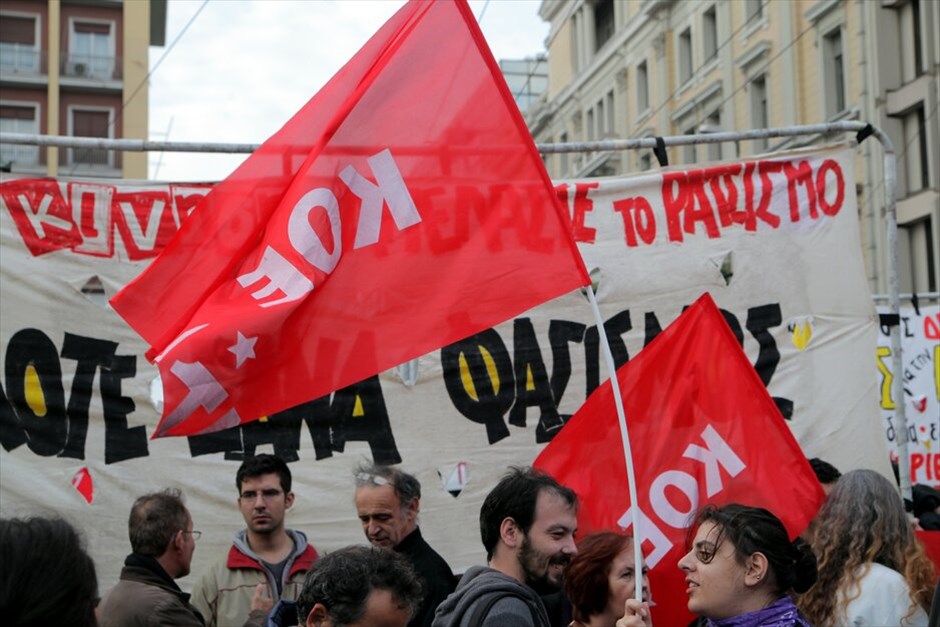 Κορύφωση εκδηλώσεων για το Πολυτεχνείο #8. Κορυφώνονται σήμερα οι εκδηλώσεις μνήμης και τιμής για την εξέγερση του Πολυτεχνείου. Λίγο μετά τις 3 μ.μ. ξεκίνησε από το Πολυτεχνείο η καθιερωμένη πορεία προς την αμερικανική πρεσβεία.