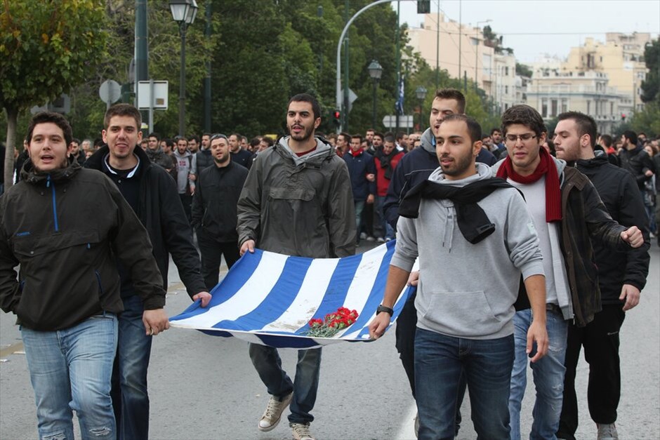 Κορύφωση εκδηλώσεων για το Πολυτεχνείο #9. Κορυφώνονται σήμερα οι εκδηλώσεις μνήμης και τιμής για την εξέγερση του Πολυτεχνείου. Λίγο μετά τις 3 μ.μ. ξεκίνησε από το Πολυτεχνείο η καθιερωμένη πορεία προς την αμερικανική πρεσβεία.