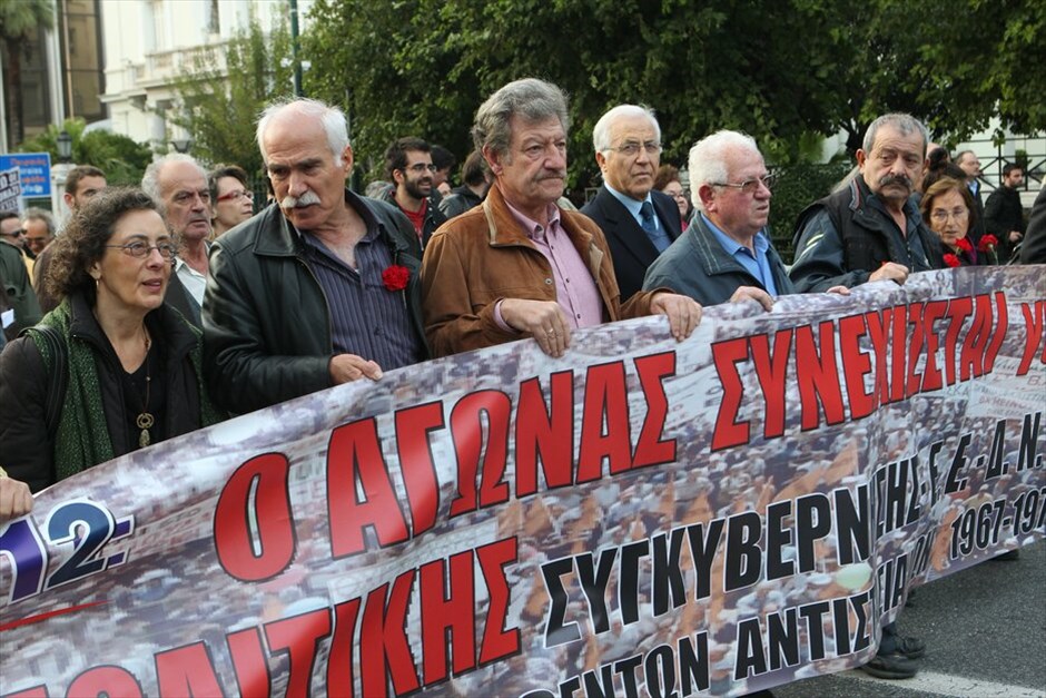 Κορύφωση εκδηλώσεων για το Πολυτεχνείο #11. Κορυφώνονται σήμερα οι εκδηλώσεις μνήμης και τιμής για την εξέγερση του Πολυτεχνείου. Λίγο μετά τις 3 μ.μ. ξεκίνησε από το Πολυτεχνείο η καθιερωμένη πορεία προς την αμερικανική πρεσβεία.