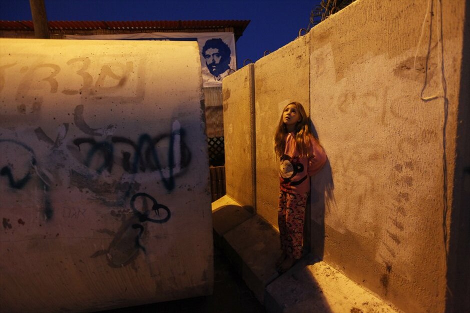 Ισραηλινές επιθέσεις στην Γάζα #18. Σε νέους σφοδρούς βομβαρδισμούς στην πόλη της Γάζας προχώρησε τις πρώτες πρωινές ώρες το Ισραήλ, το οποίο δηλώνει «έτοιμο» να επεκτείνει τις στρατιωτικές του επιχειρήσεις. Τουλάχιστον 19 παλαιστίνιοι και τρεις ισραηλινοί έχουν χάσει μέχρι στιγμής τη ζωή τους από το νέο κύκλο βίας στη Μέση Ανατολή.