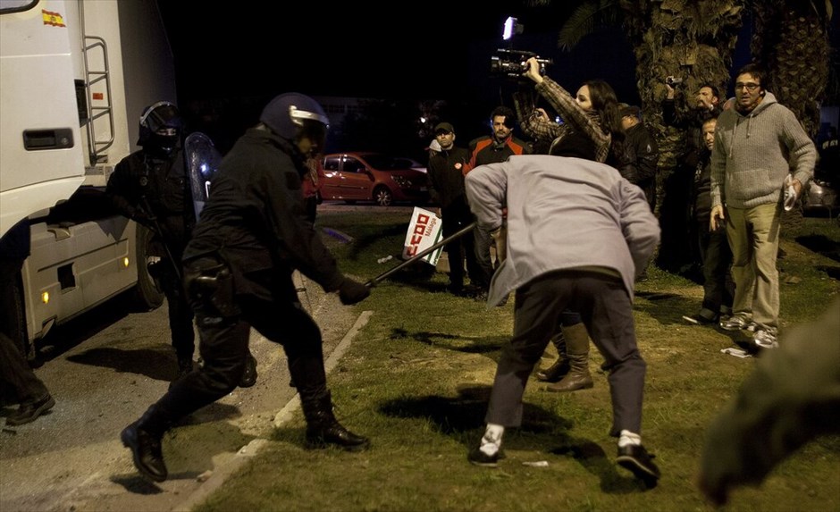 Πανευρωπαϊκές διαδηλώσεις κατά της λιτότητας #63. Συγκρούσεις αστυνομικών δυνάμεων απεργών στη Μάλαγα, Ισπανία.