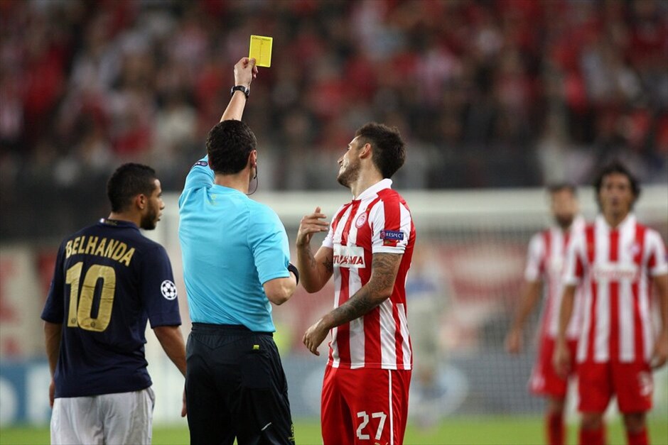 Champions League: Ολυμπιακός - Μονπελιέ 3-1 #17. Ο Γκρέκο δέχεται κίτρινη κάρτα.