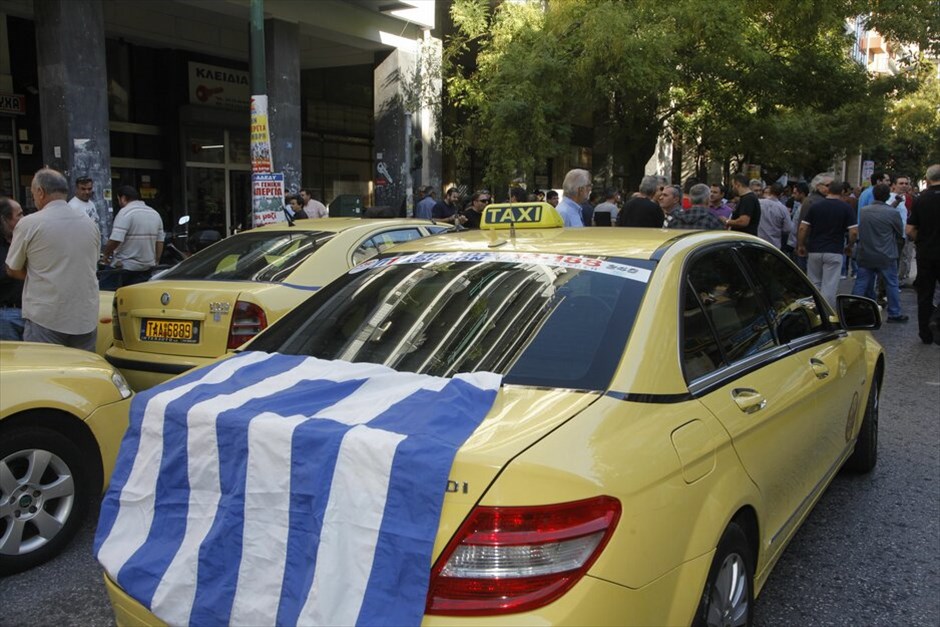 Συγκεντρώσεις και πορείες στο κέντρο της Αθήνας #4. Πορεία ΓΣΕΕ-ΑΔΕΔΥ.
