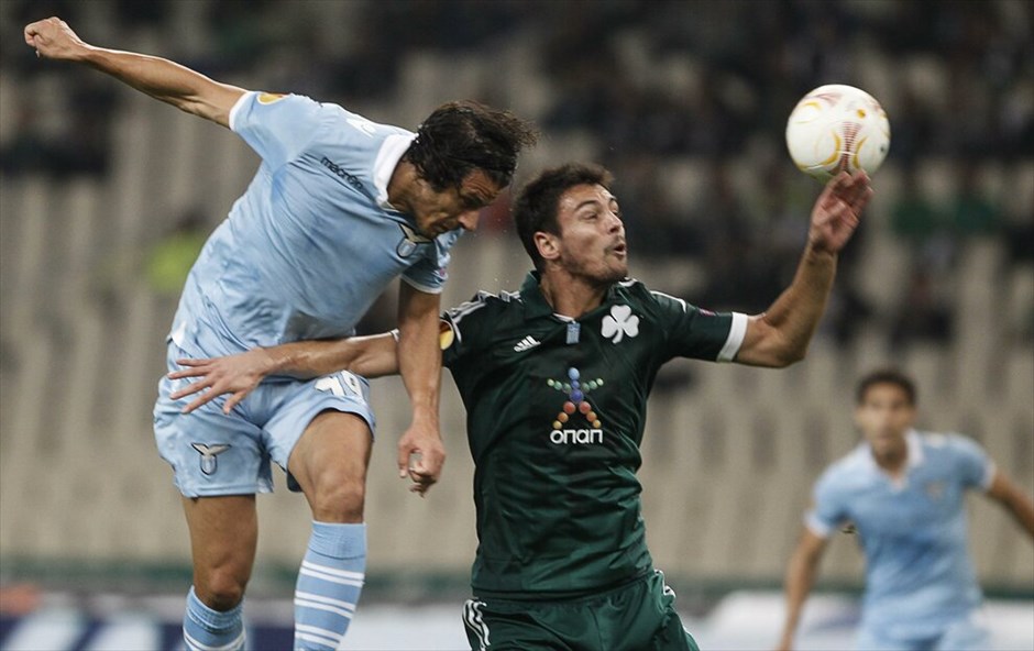 Europa League: Παναθηναϊκός - Λάτσιο 1-1 #16. Ο Αντρέ Πίντο μάχεται για την μπάλα με τον Σέρζιο Φλόκαρι.