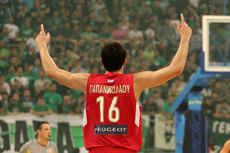 Α1 Μπάσκετ: Παναθηναϊκός - Ολυμπιακός 60 - 64 #3. Ο Κώστας Πανανικολάου πανηγυρίζεί τη νίκη του Ολυμπιακού μέσα στο ΟΑΚΑ.