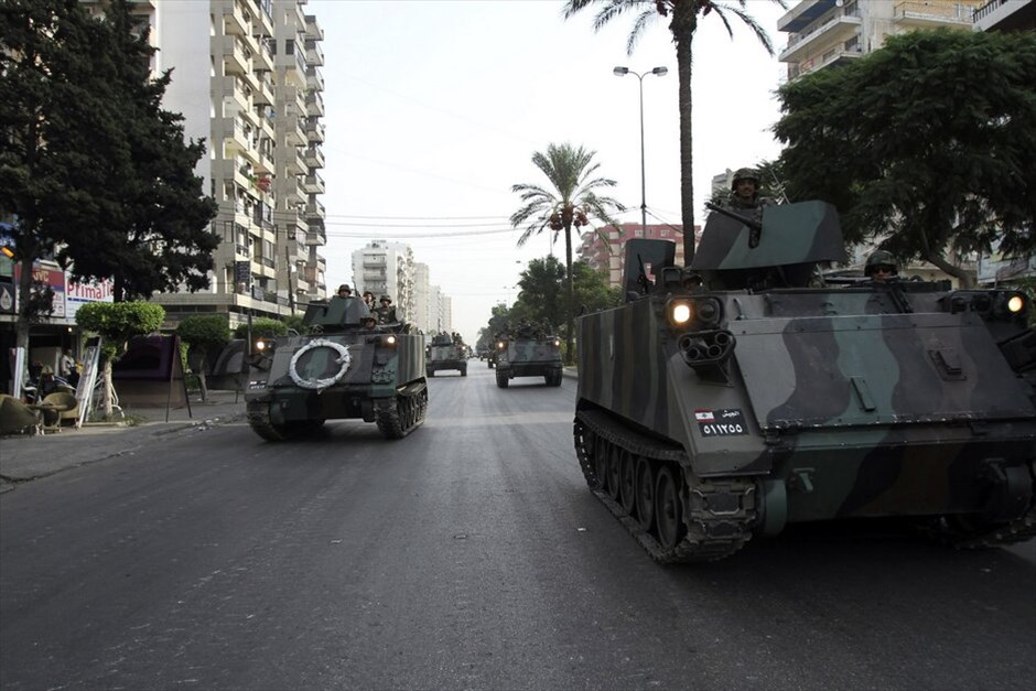 Ενταση στο Λίβανο #7. Συνεχίζονται οι συγκρούσεις που ξέσπασαν χθες σε διάφορες πόλεις του Λιβάνου μετά την κηδεία του επικεφαλής των υπηρεσιών Πληροφοριών Ουισάμ Αλ Χασάν που σκοτώθηκε σε βομβιστική επίθεση. Τουλάχιστον τρεις άνθρωποι σκοτώθηκαν στην Τρίπολη και πέντε τραυματίστηκαν στη Βηρυτό.