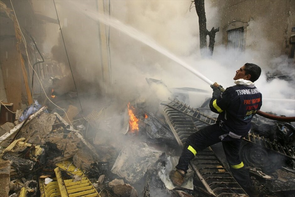 Φονική έκρηξη στη Βηρυτό #19. Έκρηξη παγιδευμένου αυτοκινήτου σημειώθηκε στην κεντρική Βηρυτό στη διάρκεια της ώρας αιχμής, με αποτέλεσμα να σκοτωθούν δύο άνθρωποι και να τραυματιστούν 15, σύμφωνα με πηγές στις υπηρεσίες ασφαλείας. Η έκρηξη σημειώθηκε σε ώρα αιχμής, στην πλατεία Σασίν, πολυσύχναστο σημείο της ανατολικής περιοχής Ασχραφίγια, όπου διαμένουν κυρίως χριστιανοί.