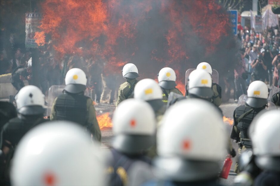 Επεισόδια στο Σύνταγμα  #28. EUROKINISSI/ΓΕΩΡΓΙΑ ΠΑΝΑΓΟΠΟΥΛΟΥ