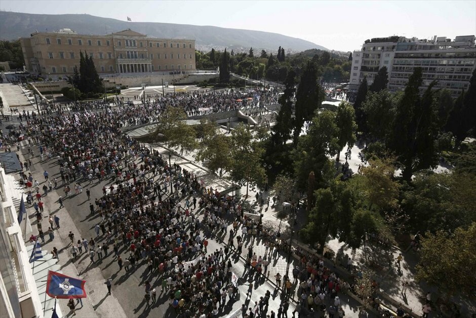 Απεργιακές διαδηλώσεις στο κέντρο της Αθήνας #29. Συγκέντρωση του ΠΑΜΕ στην Ομόνοια και πορεία προς τη Βουλή.