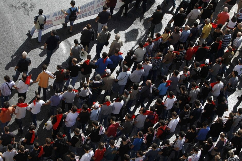 Απεργιακές διαδηλώσεις στο κέντρο της Αθήνας #32. Συγκέντρωση του ΠΑΜΕ στην Ομόνοια και πορεία προς τη Βουλή.