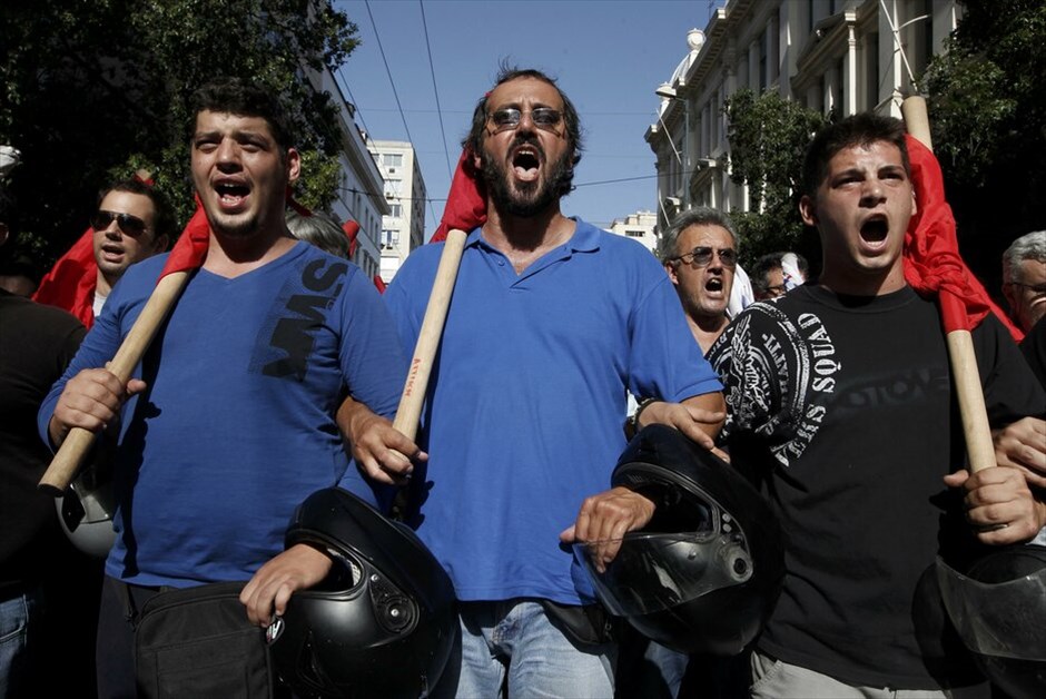 Απεργιακές διαδηλώσεις στο κέντρο της Αθήνας #33. Συγκέντρωση του ΠΑΜΕ στην Ομόνοια και πορεία προς τη Βουλή.