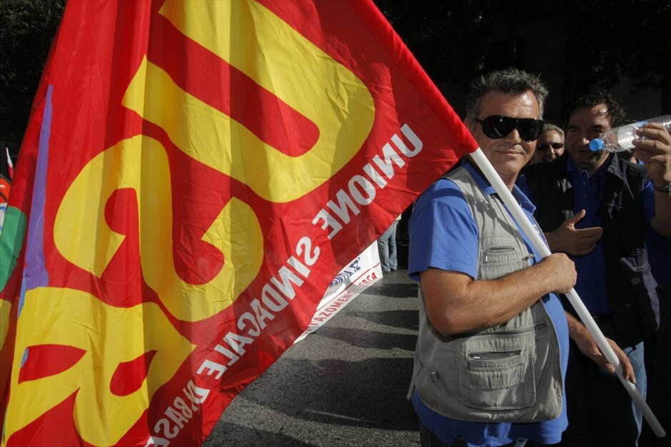 Απεργιακές διαδηλώσεις στο κέντρο της Αθήνας #39. Συγκέντρωση του ΠΑΜΕ στην Ομόνοια και πορεία προς τη Βουλή.