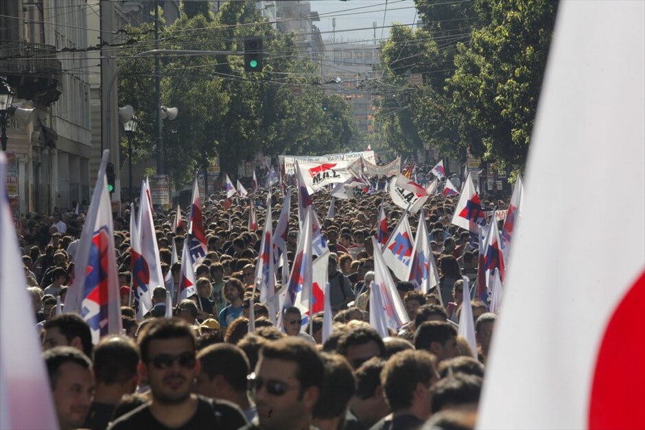 Απεργιακές διαδηλώσεις στο κέντρο της Αθήνας #40. Συγκέντρωση του ΠΑΜΕ στην Ομόνοια και πορεία προς τη Βουλή.