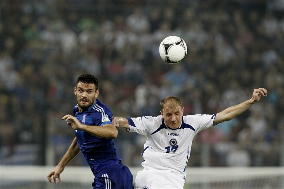 Προκριματικά Μουντιάλ 2014: Ελλάδα - Βοσνία 0-0 #12. Διεκδίκηση της μπάλας από τους Τζιόλη και Ιμπρισιτς.