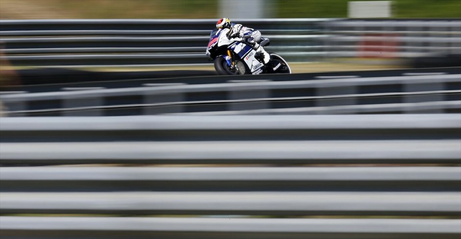 MotoGP: Οι ελεύθερες δοκιμές της Παρασκευής στην Ιαπωνία #10. Ο Χόρχε Λορένθο (Yamaha Factory Racing) στην πίστα.