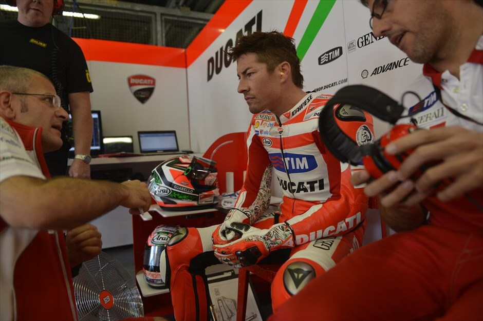 MotoGP: Οι ελεύθερες δοκιμές της Παρασκευής στην Ιαπωνία #13. Ο Νίκι Χέιντεν συζητά με τους μηχανικούς του. DUCATI